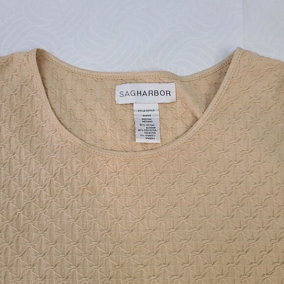 Sag Harbor women's size M top Beige color SS scoop neck textured material EUC - Picture 3 of 3